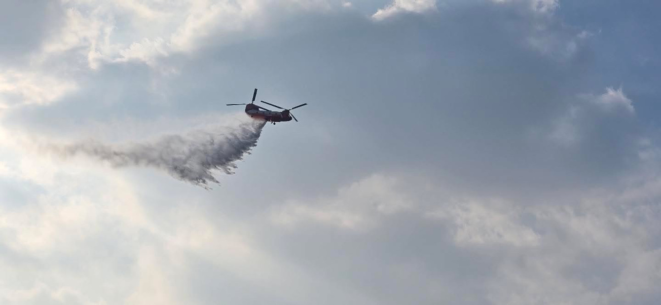 Chinook water drop — firefighting operations